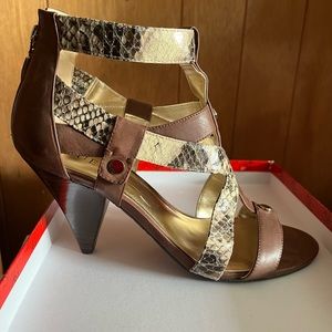 Women’s Guess brown leather shoe size 8.5